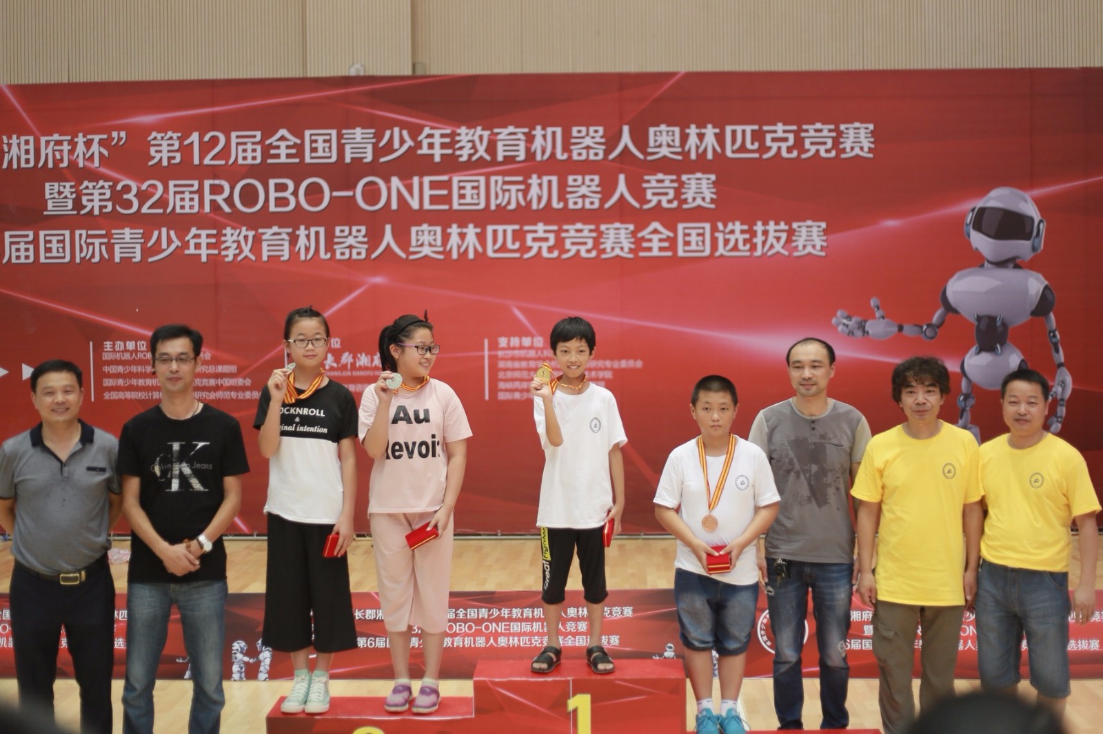 1501054865_0源文件 包揽冠亚季军.jpg